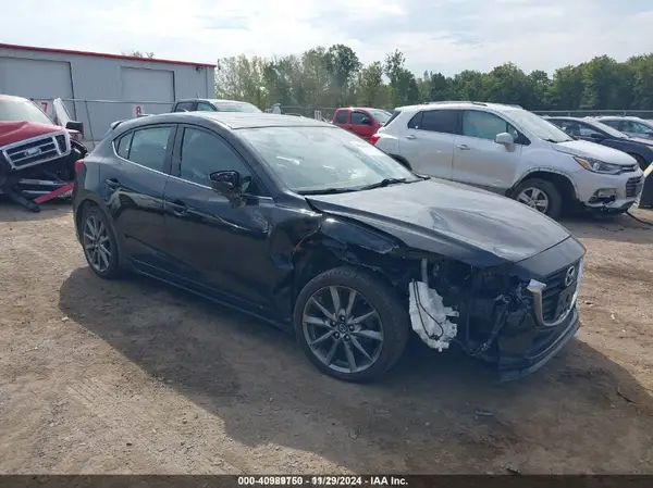 3MZBN1L30JM257015 2018 MAZDA 3 - Image 1