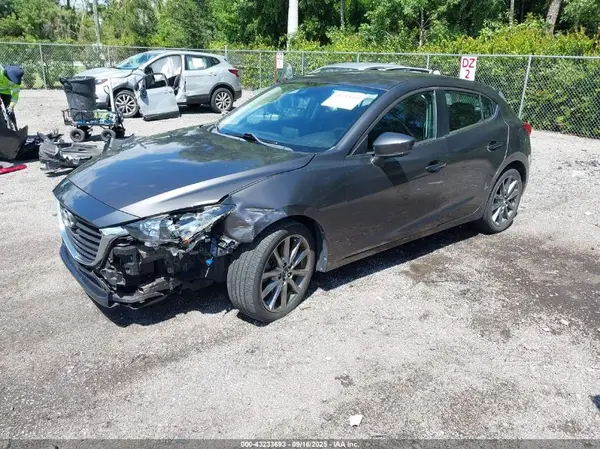 3MZBN1L30JM266913 2018 MAZDA 3 - Image 2