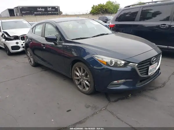 3MZBN1L30JM272162 2018 MAZDA 3 - Image 1