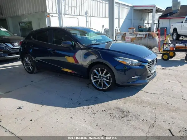 3MZBN1L30JM273120 2018 MAZDA 3 - Image 1