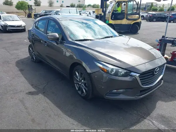 3MZBN1L31JM182390 2018 MAZDA 3 - Image 1