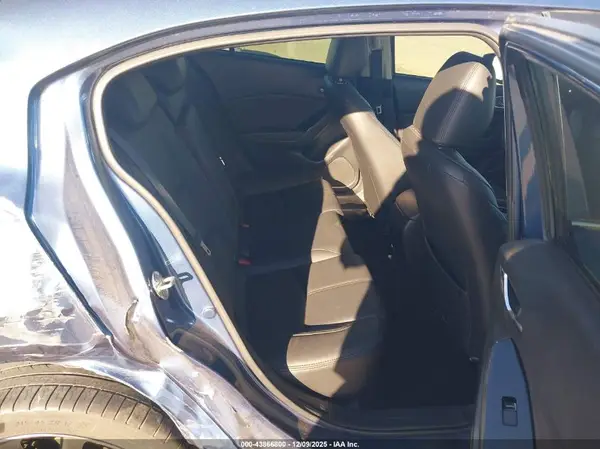 3MZBN1L31JM194247 2018 MAZDA 3 - Image 8