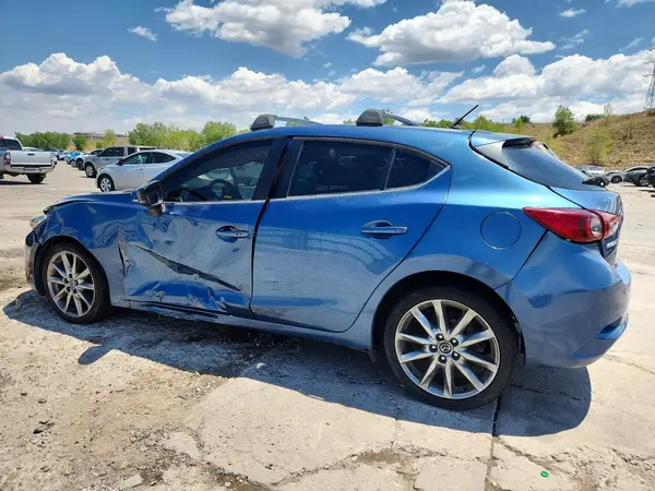 3MZBN1L31JM198217 2018 MAZDA 3 - Image 2