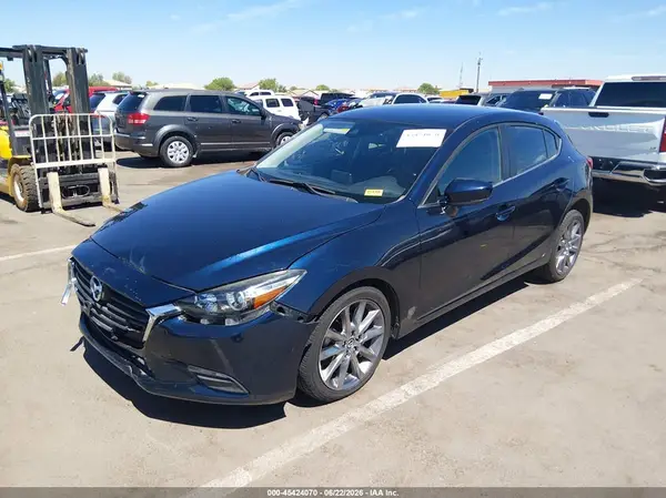 3MZBN1L31JM204615 2018 MAZDA 3 - Image 2