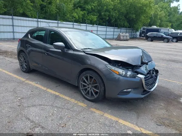 3MZBN1L31JM209040 2018 MAZDA 3 - Image 1