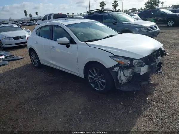 3MZBN1L31JM225108 2018 MAZDA 3 - Image 1