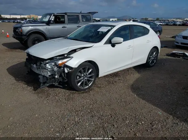 3MZBN1L31JM225108 2018 MAZDA 3 - Image 2