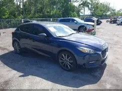 3MZBN1L31JM265365 2018 MAZDA 3