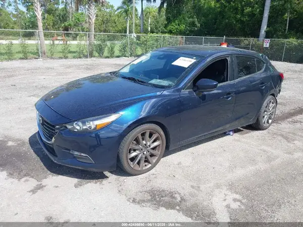 3MZBN1L31JM265365 2018 MAZDA 3 - Image 2