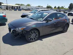 3MZBN1L31JM266113 2018 MAZDA 3