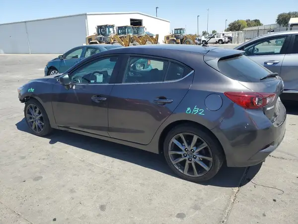 3MZBN1L31JM266113 2018 MAZDA 3 - Image 2