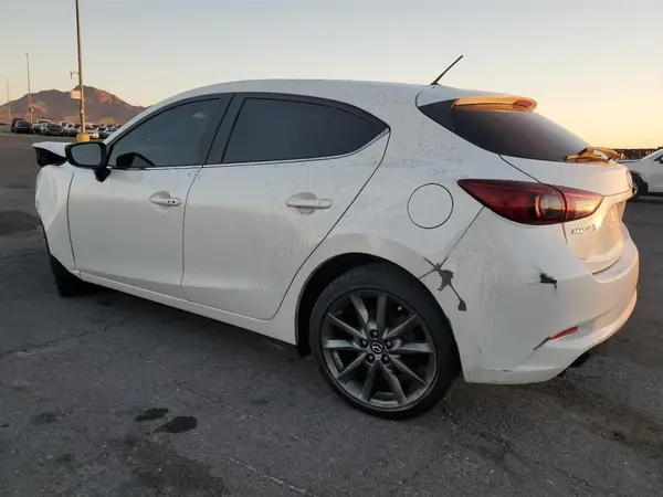 3MZBN1L31JM268489 2018 MAZDA 3 - Image 2
