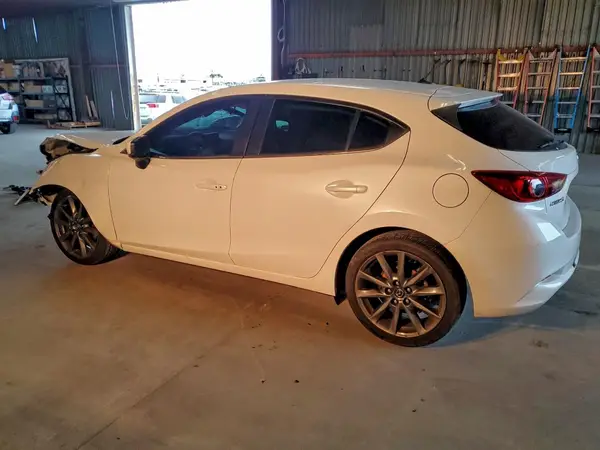 3MZBN1L31JM270985 2018 MAZDA 3 - Image 2