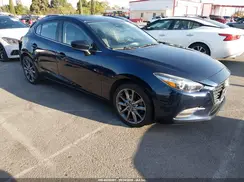 3MZBN1L31JM272106 2018 MAZDA 3