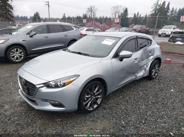 3MZBN1L32JM176923 2018 MAZDA 3 - Image 2