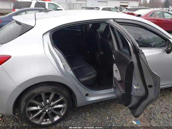 3MZBN1L32JM176923 2018 MAZDA 3 - Image 8
