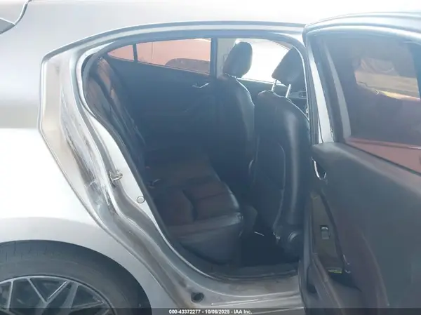 3MZBN1L32JM181555 2018 MAZDA 3 - Image 8
