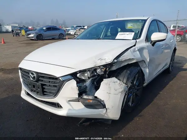 3MZBN1L32JM187338 2018 MAZDA 3 - Image 2