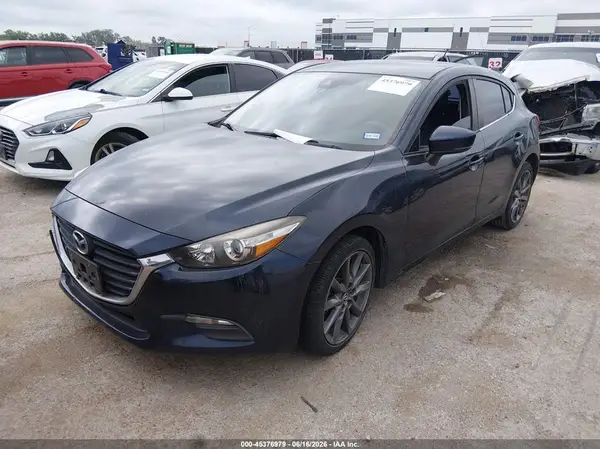 3MZBN1L32JM198825 2018 MAZDA 3 - Image 2