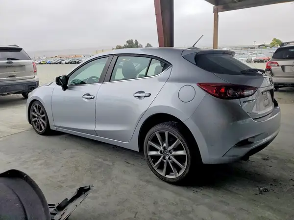 3MZBN1L32JM199568 2018 MAZDA 3 - Image 2