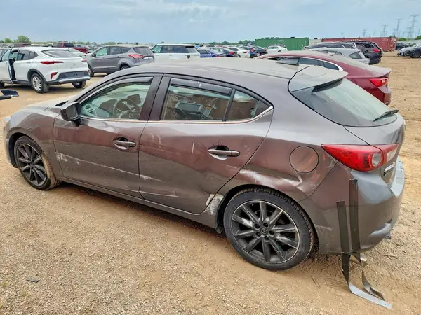 3MZBN1L32JM229989 2018 MAZDA 3 - Image 2