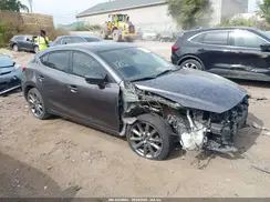 3MZBN1L32JM256352 2018 MAZDA 3