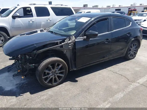 3MZBN1L32JM264919 2018 MAZDA 3 - Image 2