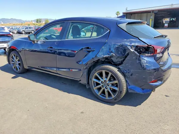 3MZBN1L32JM265164 2018 MAZDA 3 - Image 2
