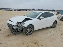 3MZBN1L32JM267013 2018 MAZDA 3