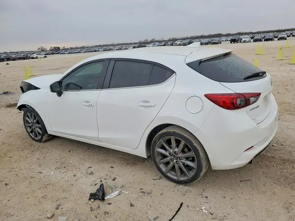 3MZBN1L32JM267013 2018 MAZDA 3 - Image 2