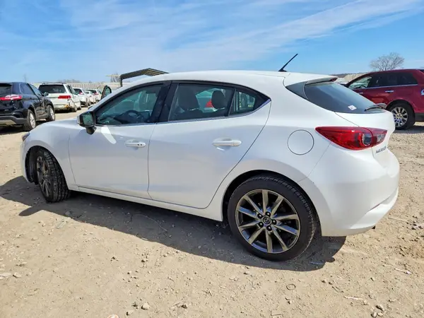 3MZBN1L32JM268565 2018 MAZDA 3 - Image 2