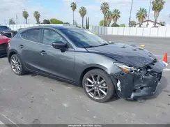 3MZBN1L32JM268582 2018 MAZDA 3