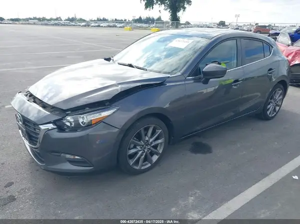 3MZBN1L32JM268582 2018 MAZDA 3 - Image 2