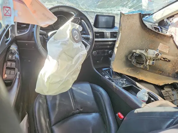 3MZBN1L32JM269425 2018 MAZDA 3 - Image 8