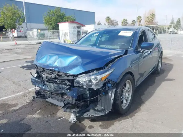 3MZBN1L32JM274060 2018 MAZDA 3 - Image 2