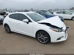 3MZBN1L32JM274673 2018 MAZDA 3
