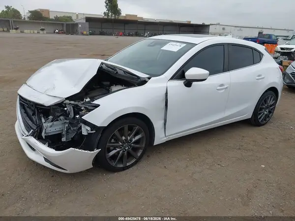 3MZBN1L32JM274673 2018 MAZDA 3 - Image 2