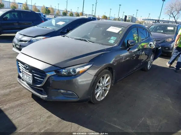 3MZBN1L33HM150194 2017 MAZDA 3 - Image 2