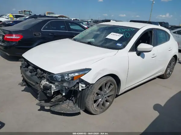 3MZBN1L33JM160813 2018 MAZDA 3 - Image 2