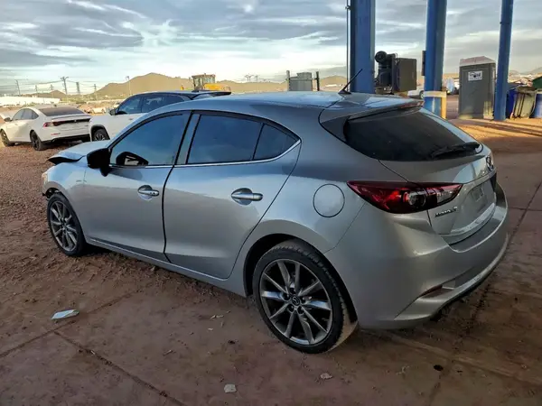 3MZBN1L33JM161900 2018 MAZDA 3 - Image 2
