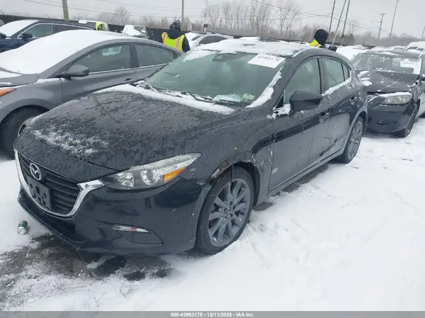 3MZBN1L33JM181273 2018 MAZDA 3 - Image 2