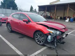 3MZBN1L33JM187560 2018 MAZDA 3
