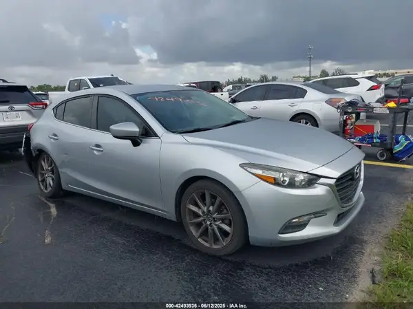 3MZBN1L33JM209153 2018 MAZDA 3 - Image 1