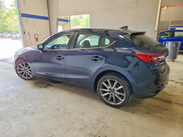 3MZBN1L33JM230780 2018 MAZDA 3 - Image 2