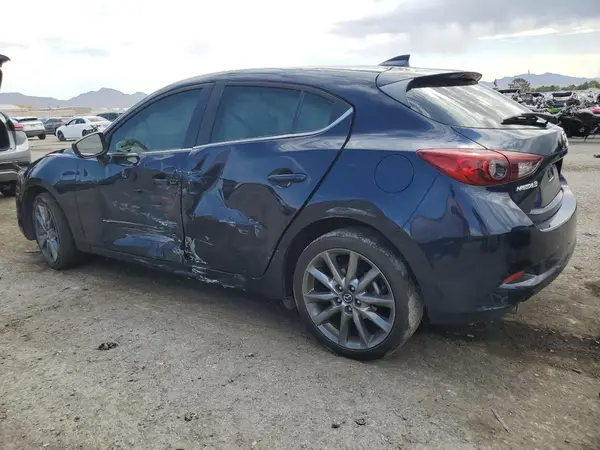 3MZBN1L33JM232884 2018 MAZDA 3 - Image 2