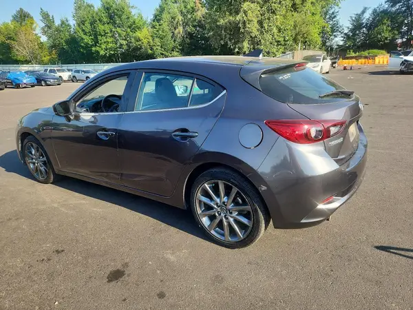 3MZBN1L33JM239933 2018 MAZDA 3 - Image 2