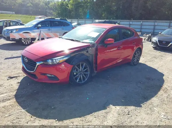 3MZBN1L33JM257266 2018 MAZDA 3 - Image 2