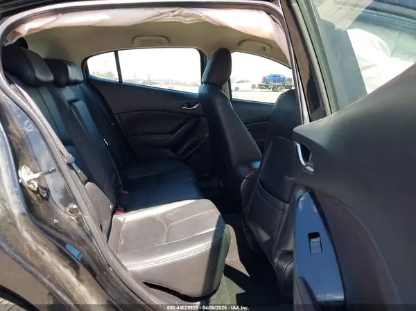 3MZBN1L33JM259406 2018 MAZDA 3 - Image 8