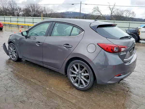 3MZBN1L33JM265965 2018 MAZDA 3 - Image 2