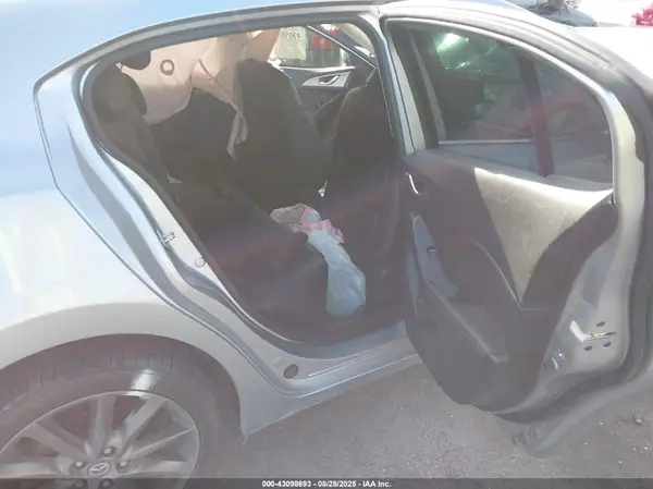 3MZBN1L33JM268168 2018 MAZDA 3 - Image 8
